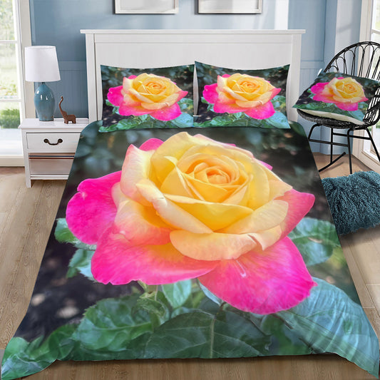 Stunning Rose Duvet / Doona Cover and 2 Pillow Slips